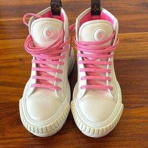 Louis Vuitton LV Squad High-Top Sneaker Boots in White Canvas w/Pink✨